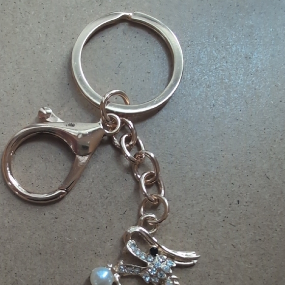Elegant Gold Dragon Keychain - Picture 4 of 6